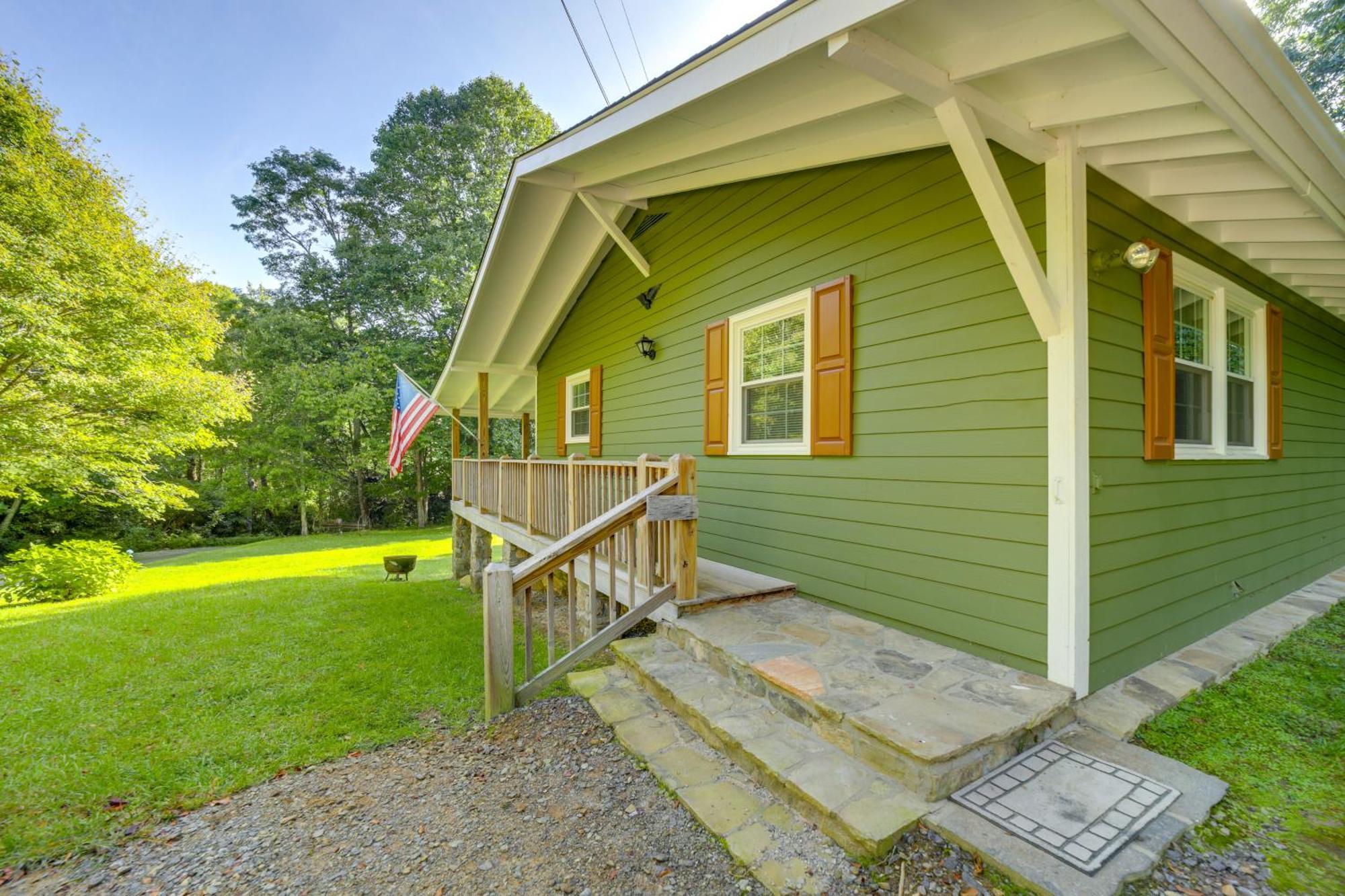 Fun Pet-Friendly Highlands Retreat With Fenced Yard! Villa Exterior photo