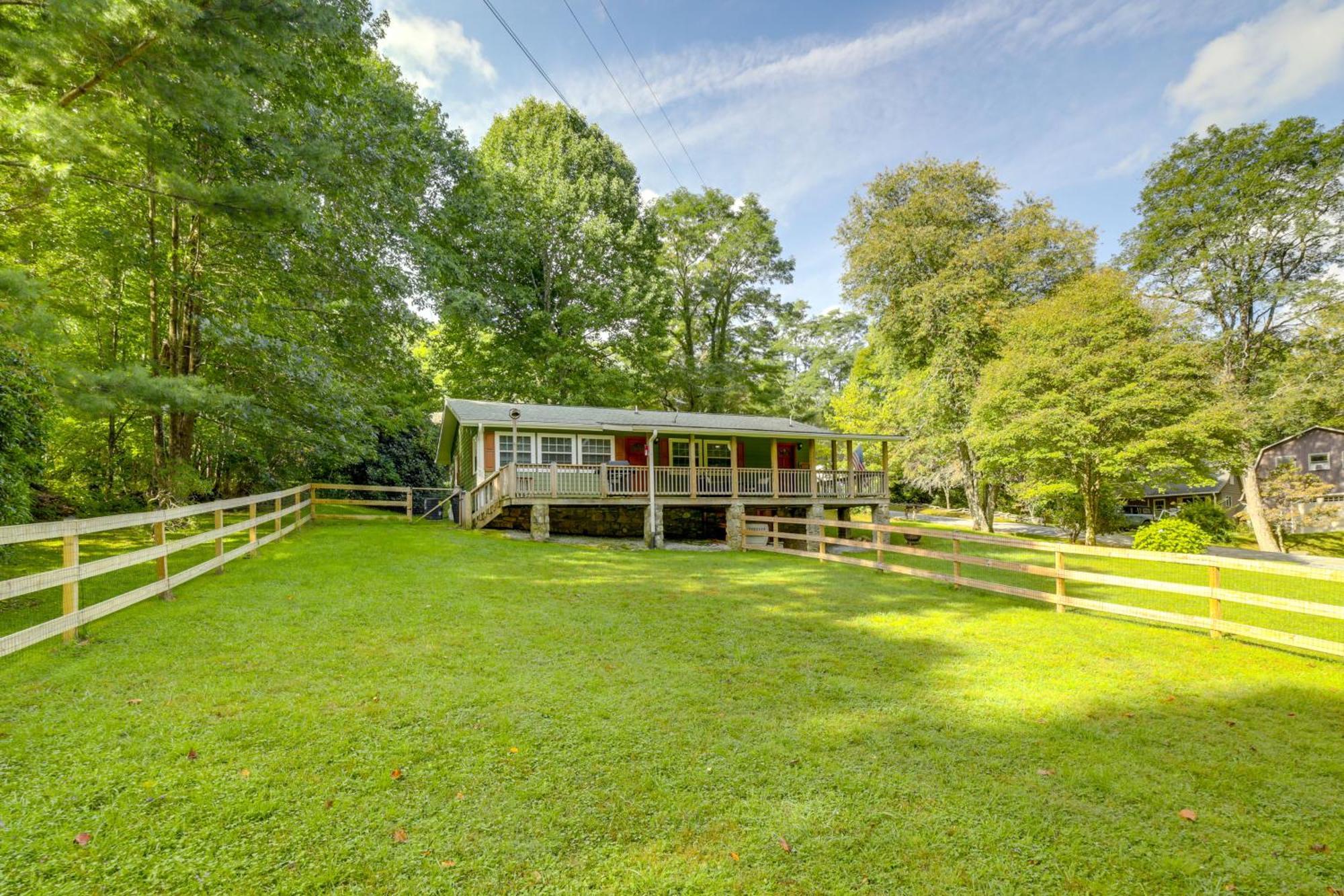 Fun Pet-Friendly Highlands Retreat With Fenced Yard! Villa Exterior photo