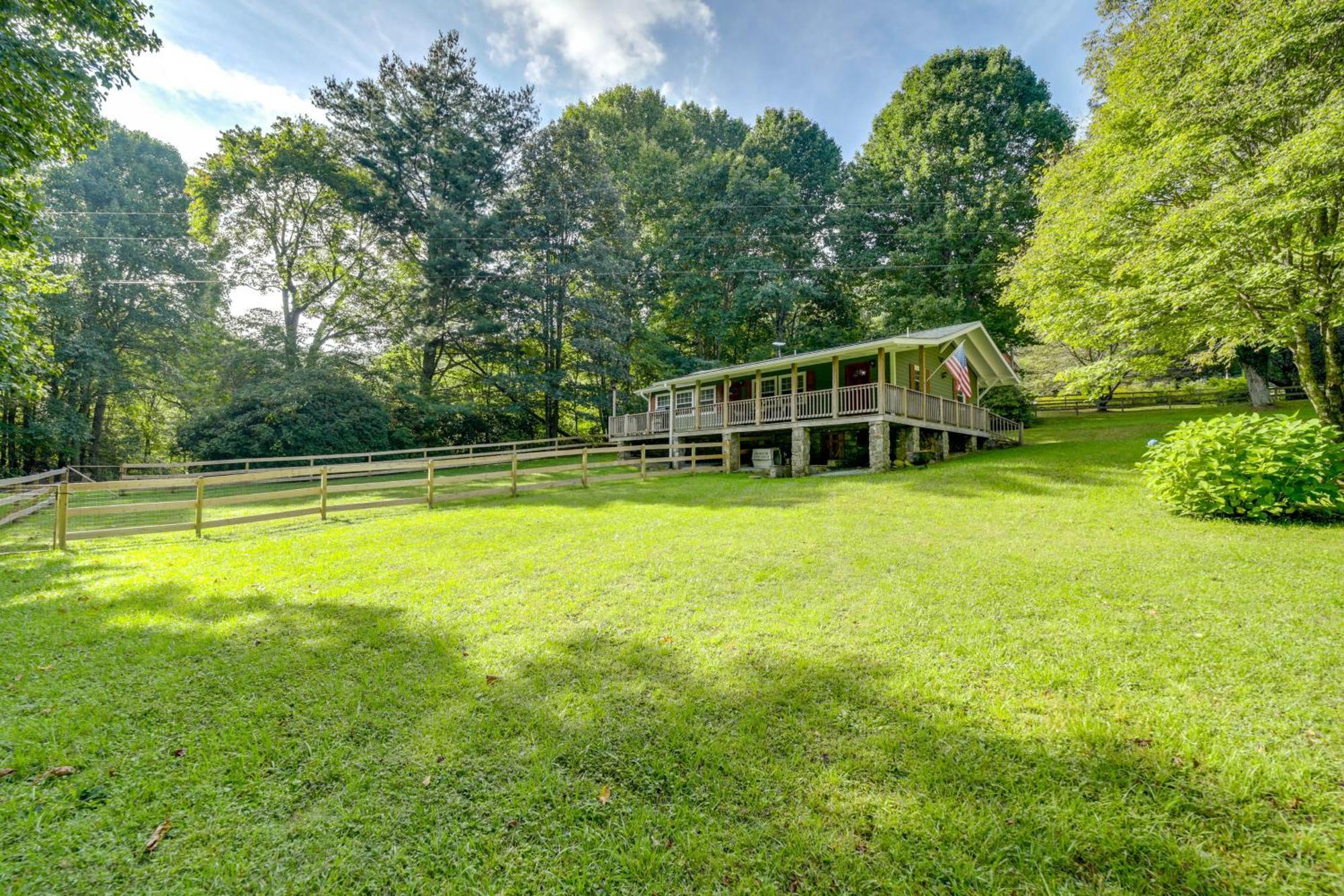 Fun Pet-Friendly Highlands Retreat With Fenced Yard! Villa Exterior photo