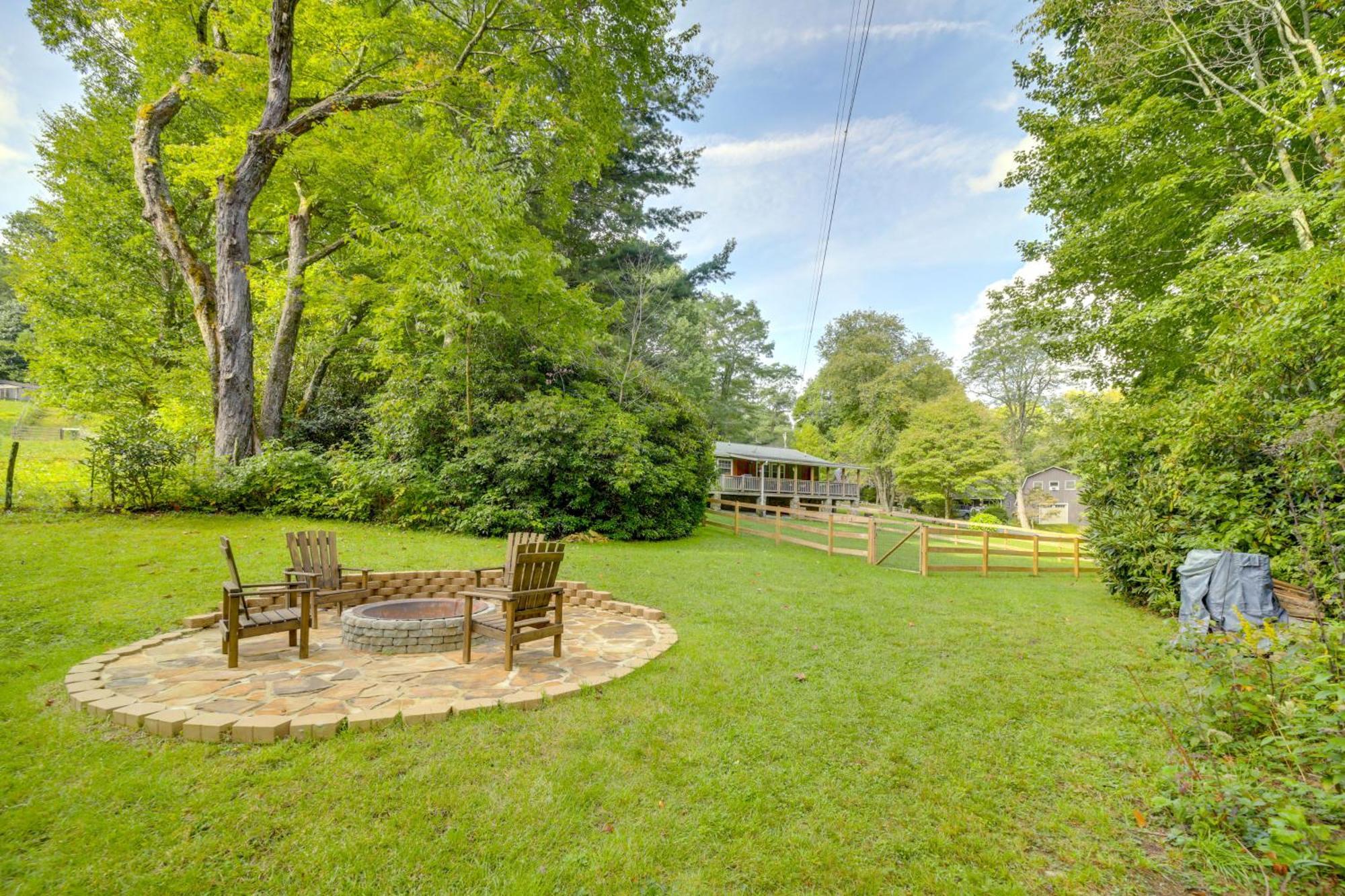 Fun Pet-Friendly Highlands Retreat With Fenced Yard! Villa Exterior photo