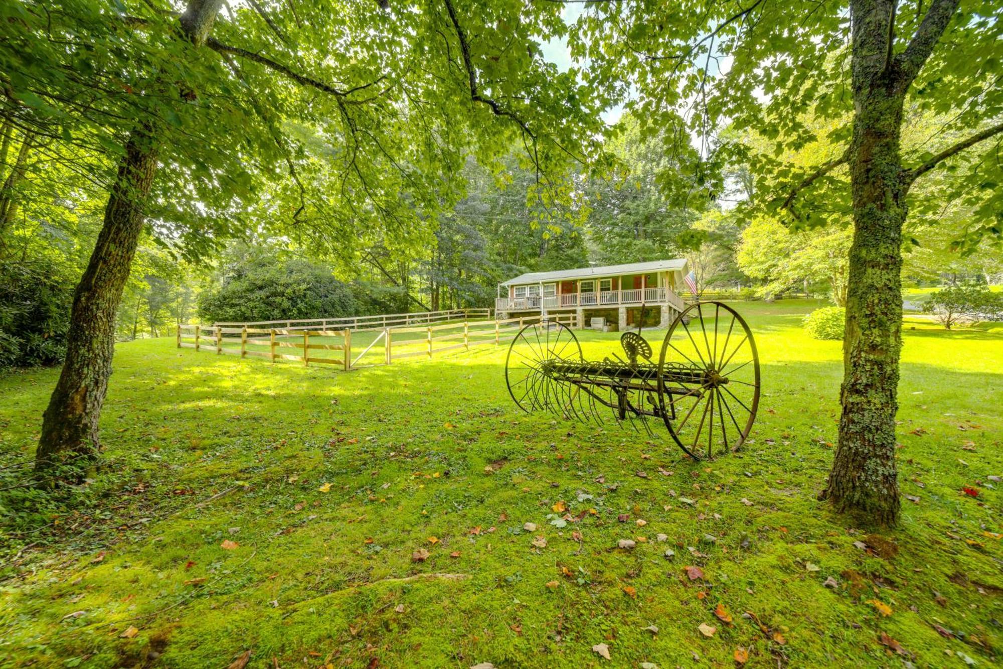 Fun Pet-Friendly Highlands Retreat With Fenced Yard! Villa Exterior photo